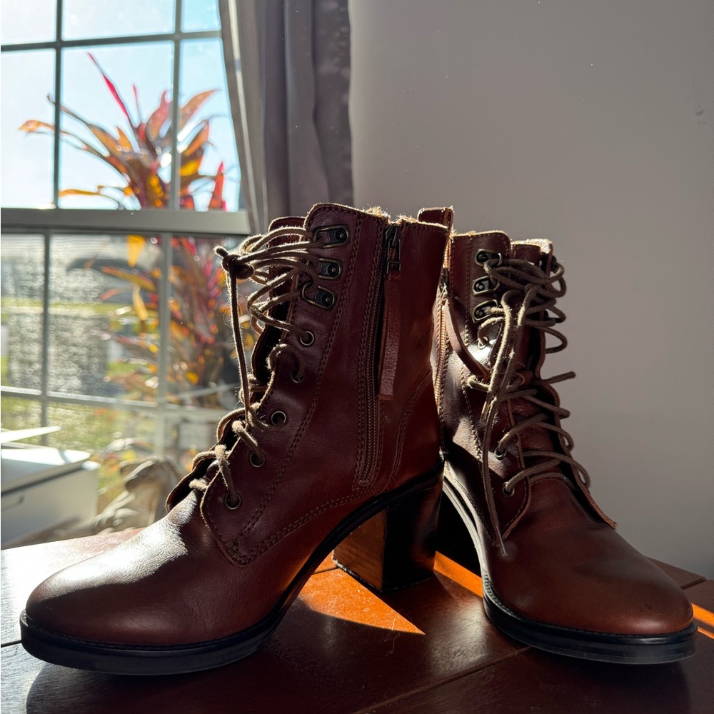 Brown Leather Lace-Up Boots